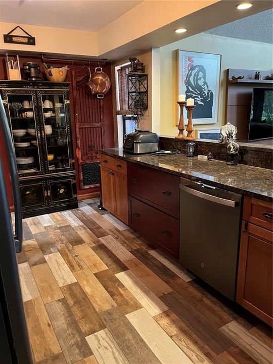 For Sale: $450,000 (2 beds, 2 baths, 2032 Square Feet)