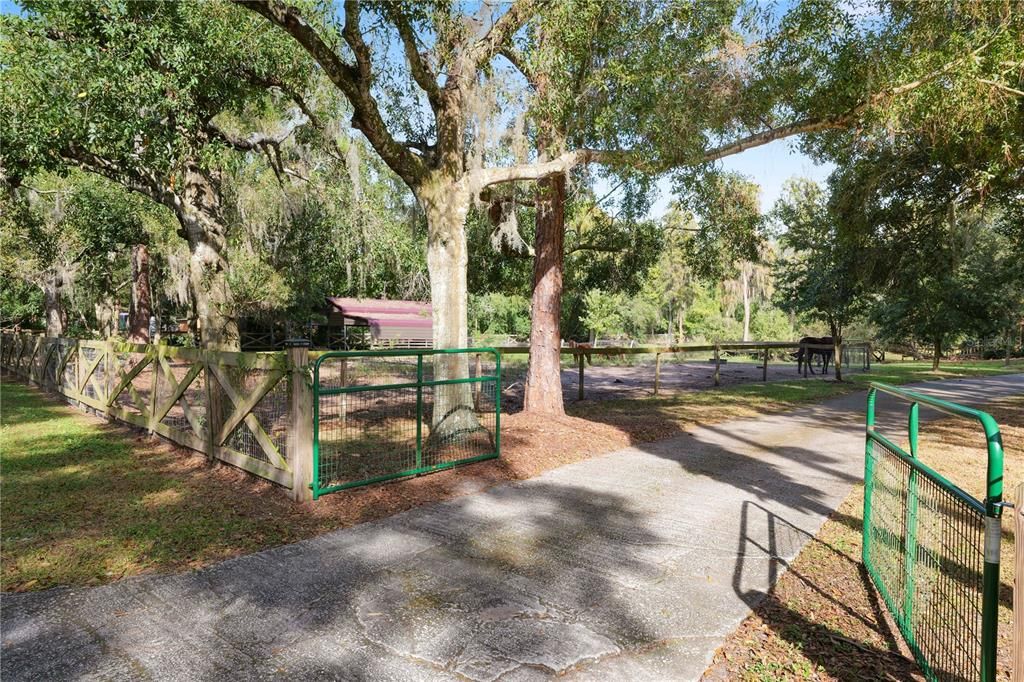 For Sale: $450,000 (2 beds, 2 baths, 2032 Square Feet)