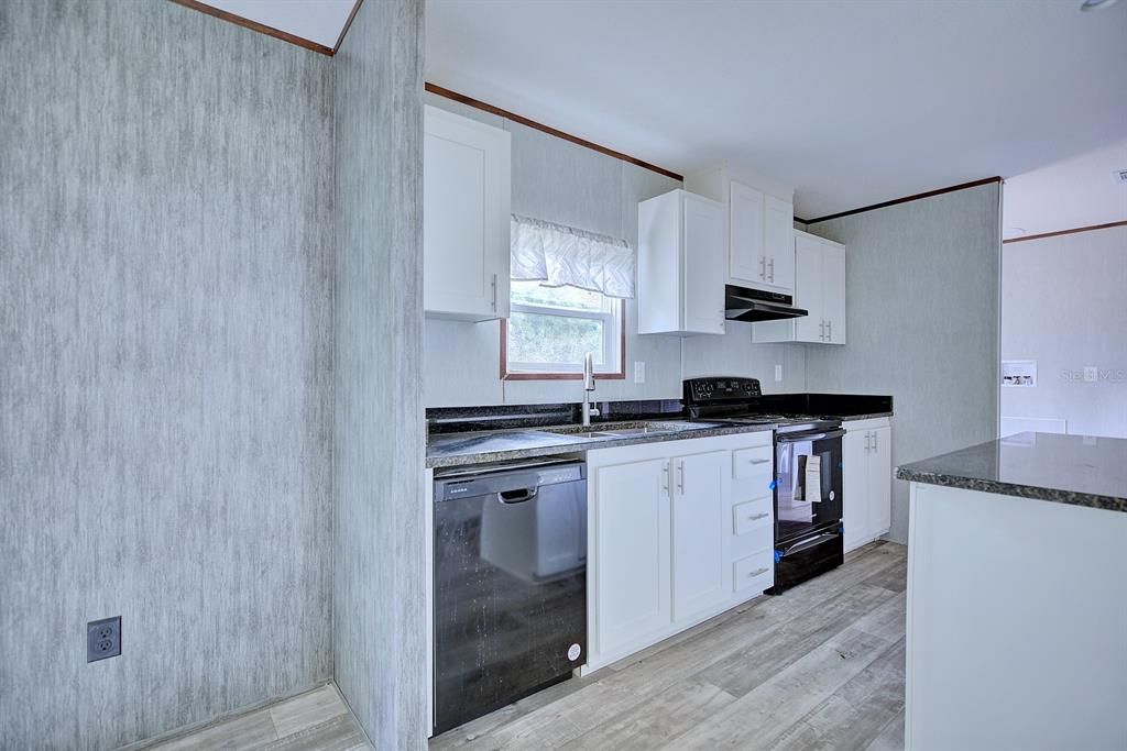 В аренду: $1,800 (4 спален, 2 ванн, 1768 Квадратных фут)