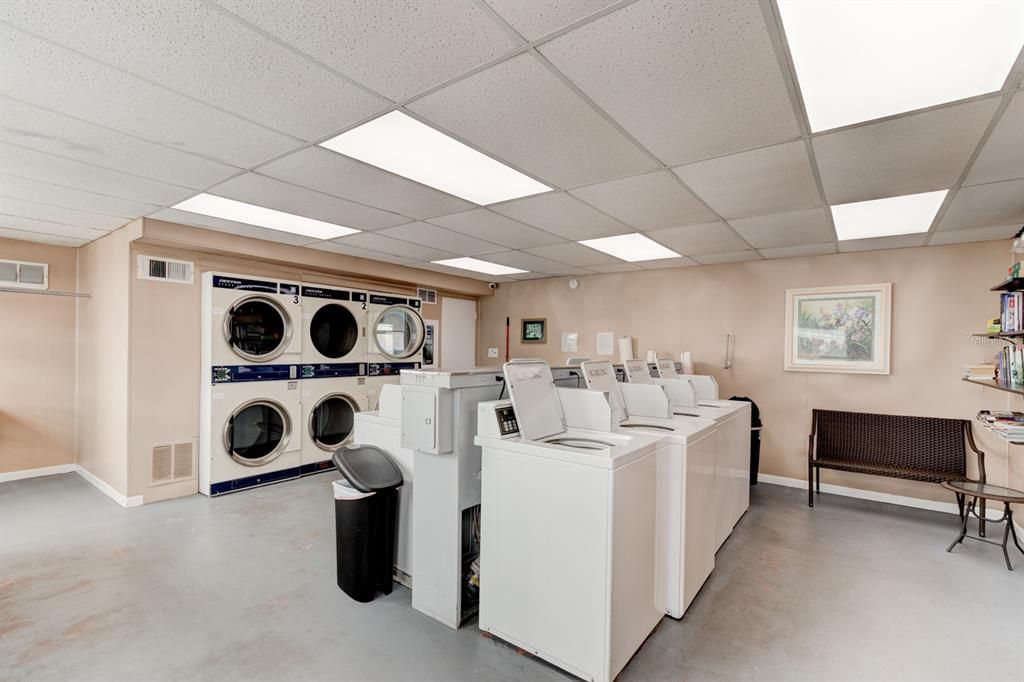 На продажу: $259,000 (2 спален, 2 ванн, 843 Квадратных фут)