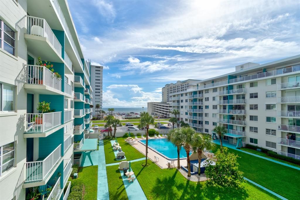 На продажу: $259,000 (2 спален, 2 ванн, 843 Квадратных фут)