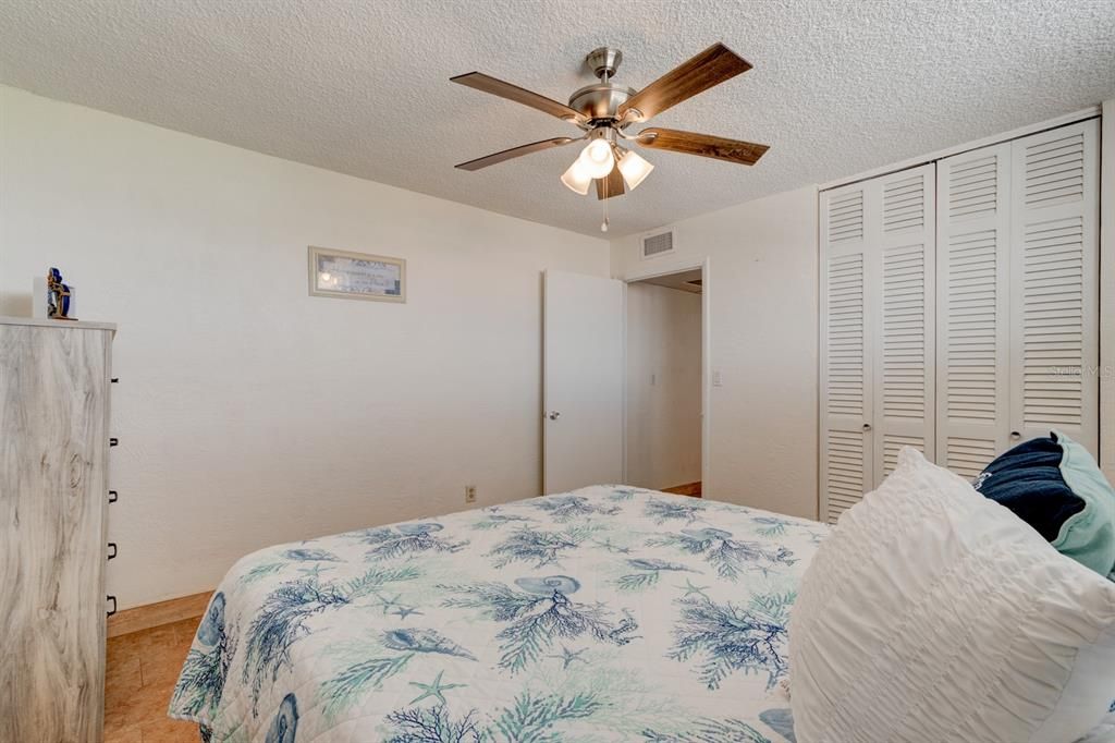 На продажу: $259,000 (2 спален, 2 ванн, 843 Квадратных фут)