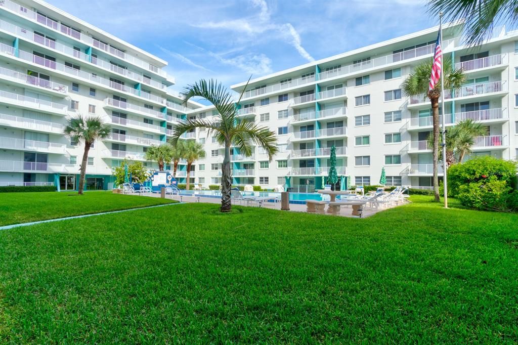 На продажу: $259,000 (2 спален, 2 ванн, 843 Квадратных фут)