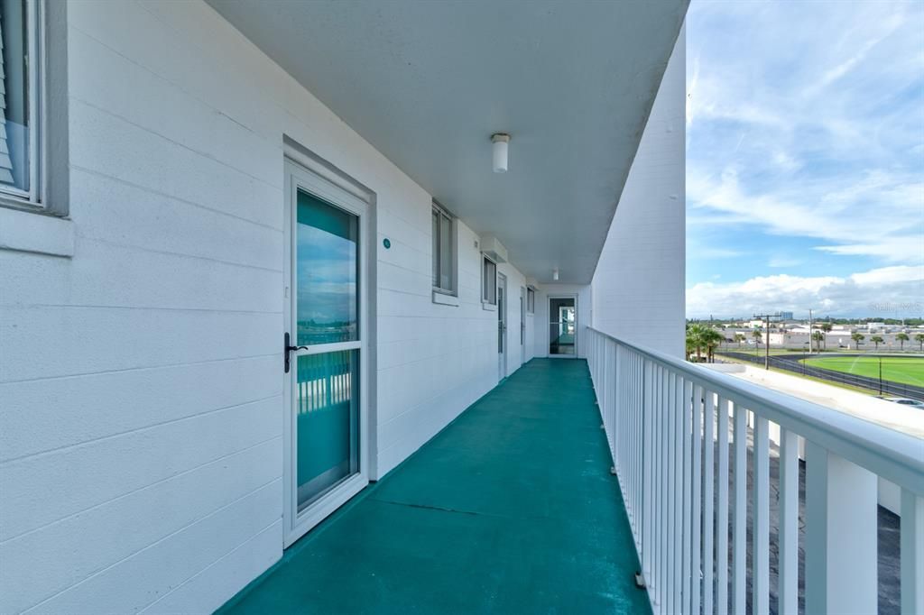 На продажу: $259,000 (2 спален, 2 ванн, 843 Квадратных фут)