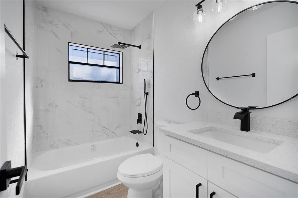 合同活跃: $264,900 (3 贝兹, 1 浴室, 1082 平方英尺)