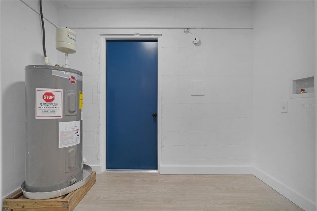 合同活跃: $264,900 (3 贝兹, 1 浴室, 1082 平方英尺)