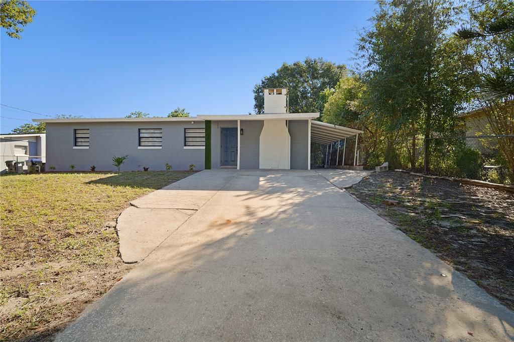 合同活跃: $264,900 (3 贝兹, 1 浴室, 1082 平方英尺)