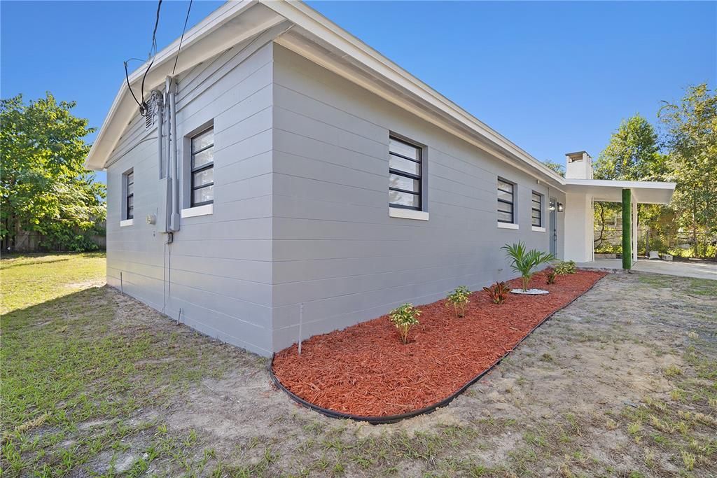 合同活跃: $264,900 (3 贝兹, 1 浴室, 1082 平方英尺)