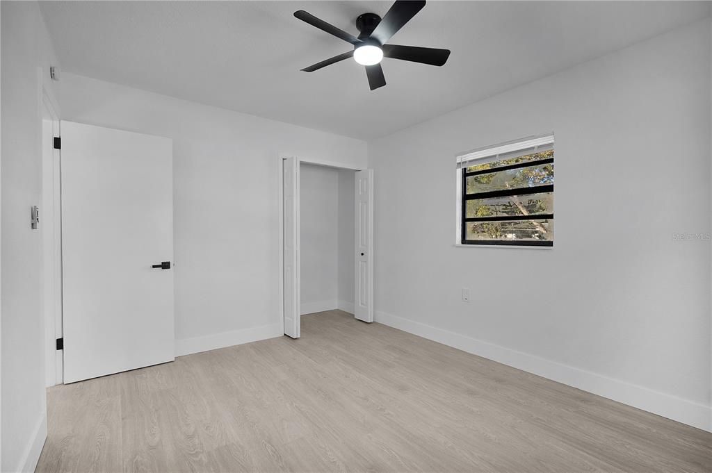 合同活跃: $264,900 (3 贝兹, 1 浴室, 1082 平方英尺)