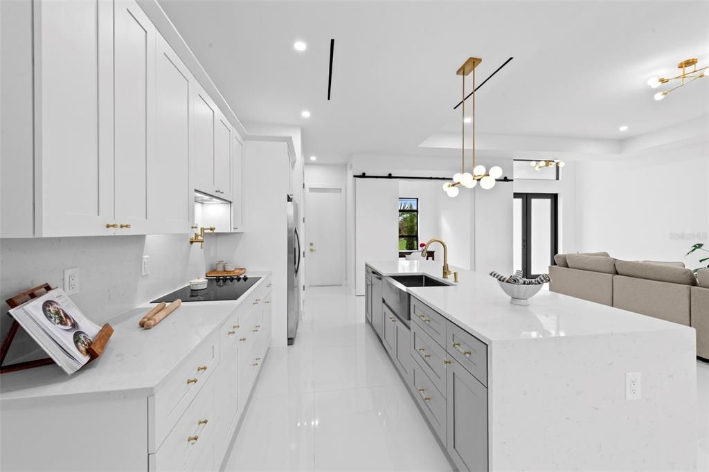 For Sale: $470,000 (3 beds, 2 baths, 1901 Square Feet)