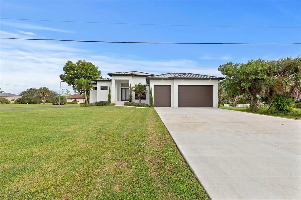 For Sale: $470,000 (3 beds, 2 baths, 1901 Square Feet)