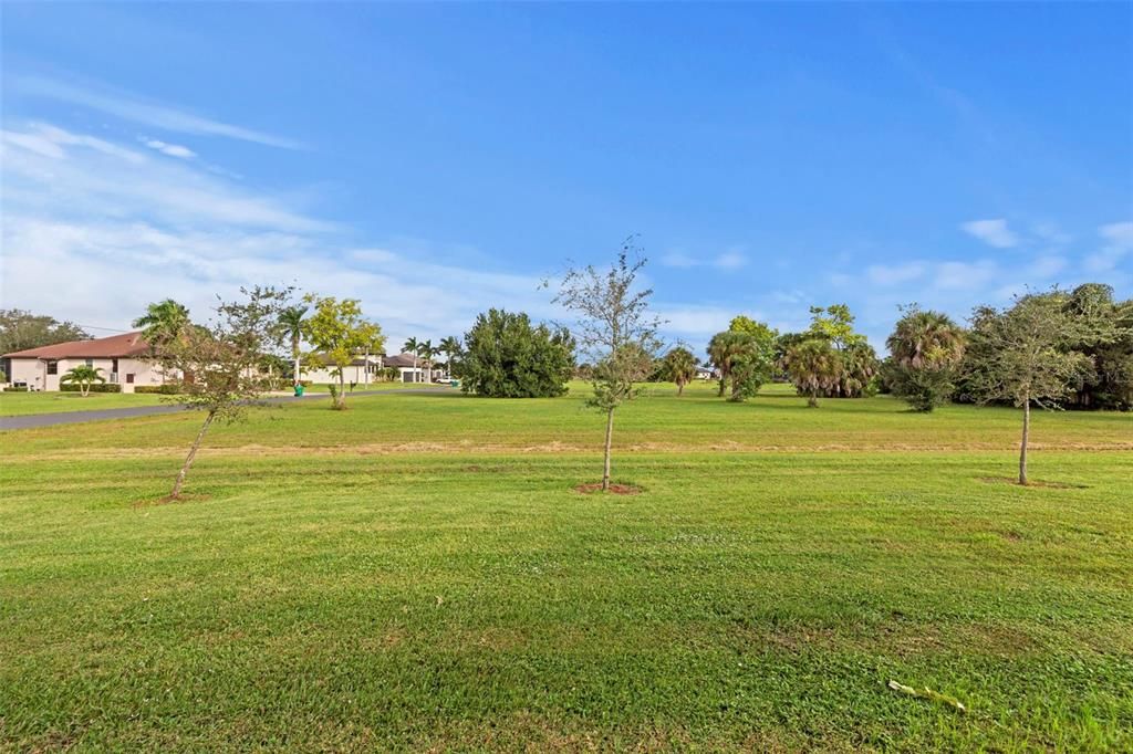 For Sale: $470,000 (3 beds, 2 baths, 1901 Square Feet)
