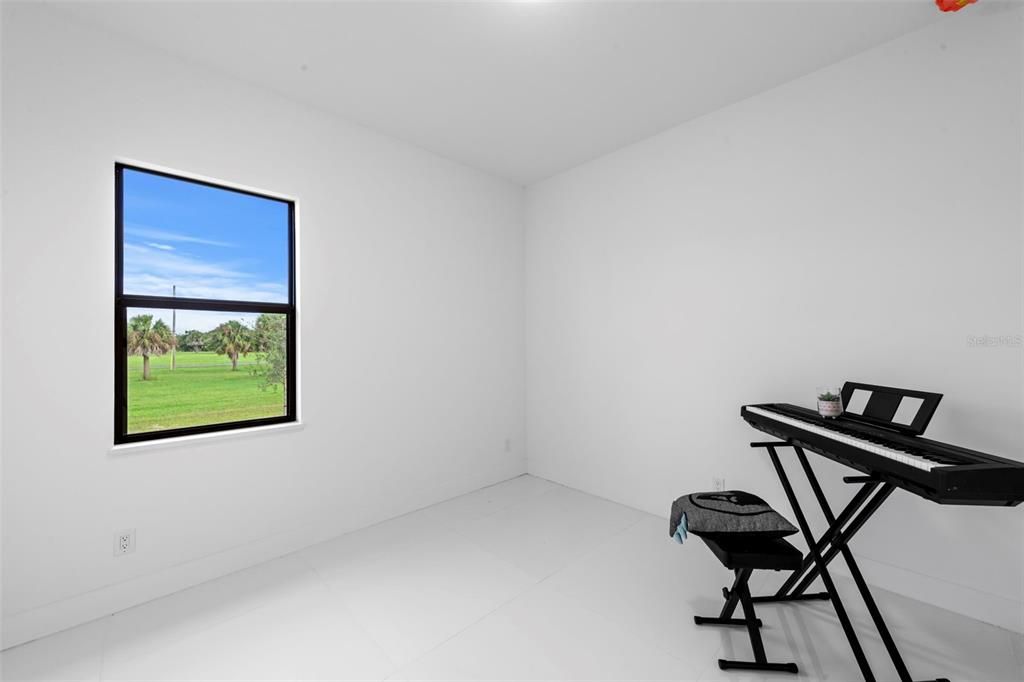 For Sale: $470,000 (3 beds, 2 baths, 1901 Square Feet)