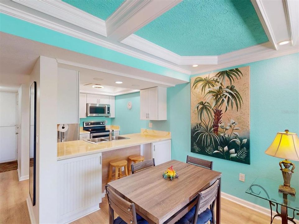 待售: $215,000 (2 贝兹, 2 浴室, 1044 平方英尺)