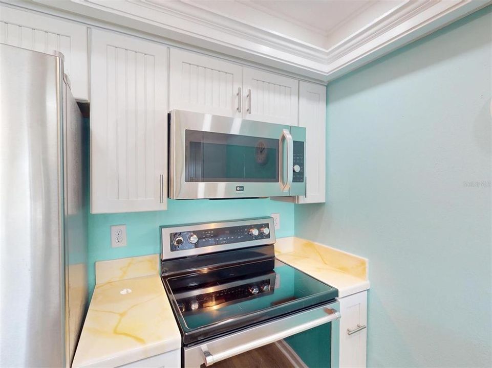 待售: $215,000 (2 贝兹, 2 浴室, 1044 平方英尺)