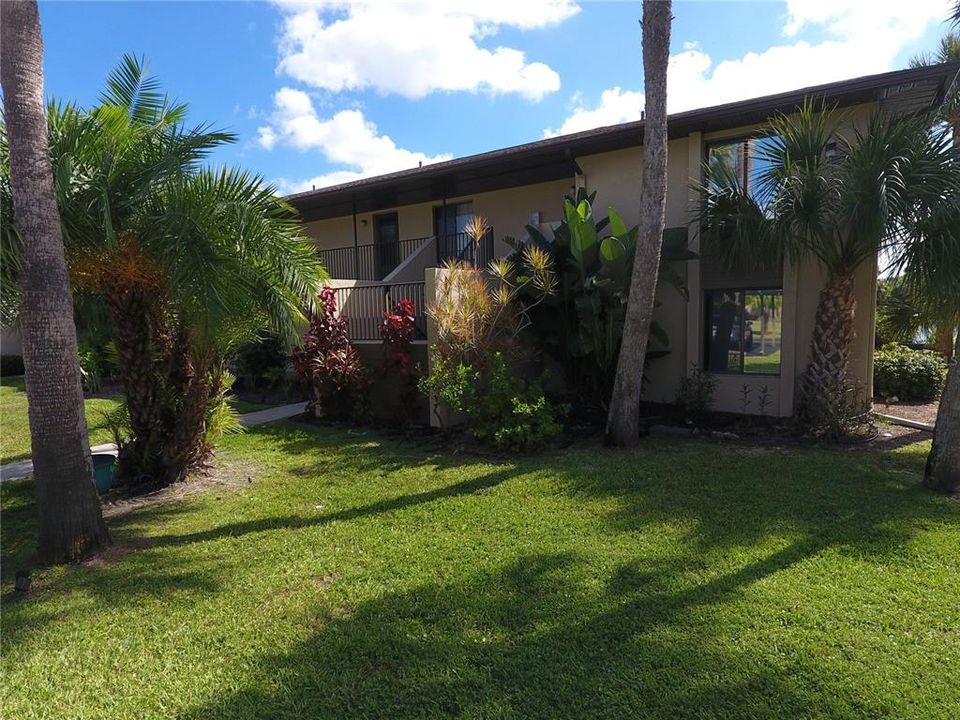 待售: $215,000 (2 贝兹, 2 浴室, 1044 平方英尺)