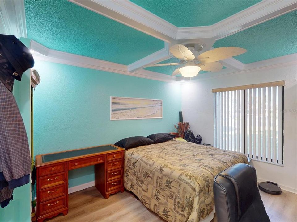 待售: $215,000 (2 贝兹, 2 浴室, 1044 平方英尺)