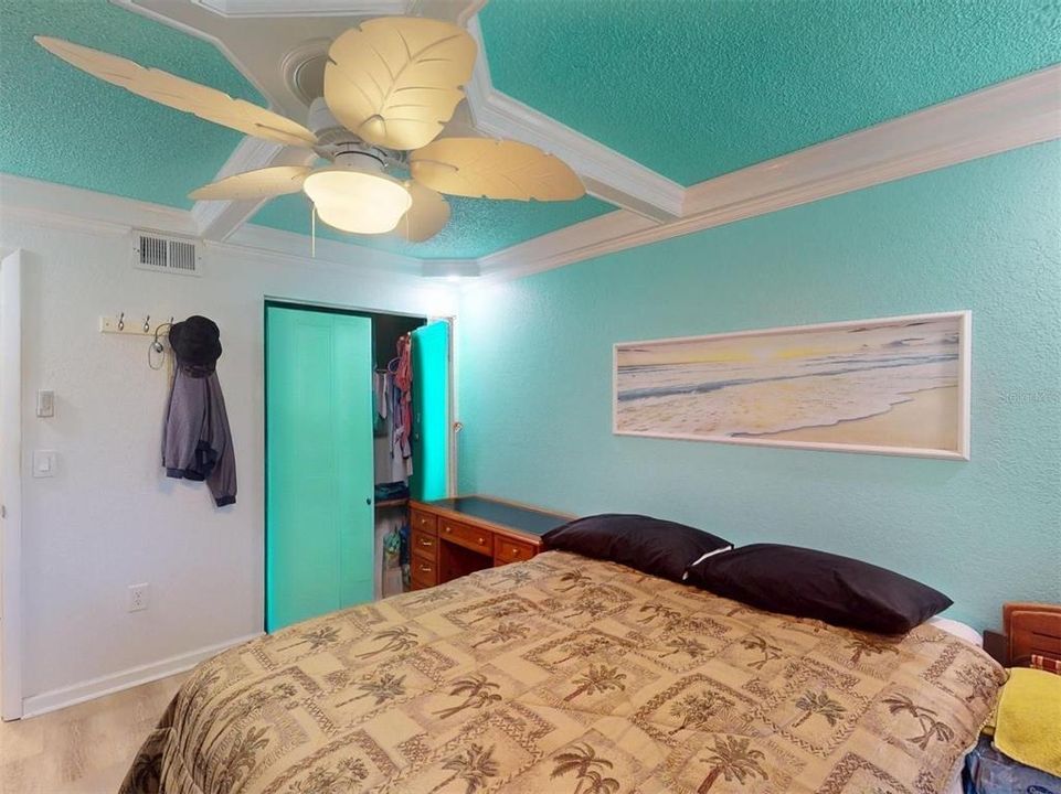 待售: $215,000 (2 贝兹, 2 浴室, 1044 平方英尺)