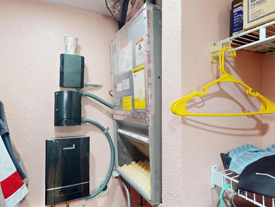 待售: $215,000 (2 贝兹, 2 浴室, 1044 平方英尺)