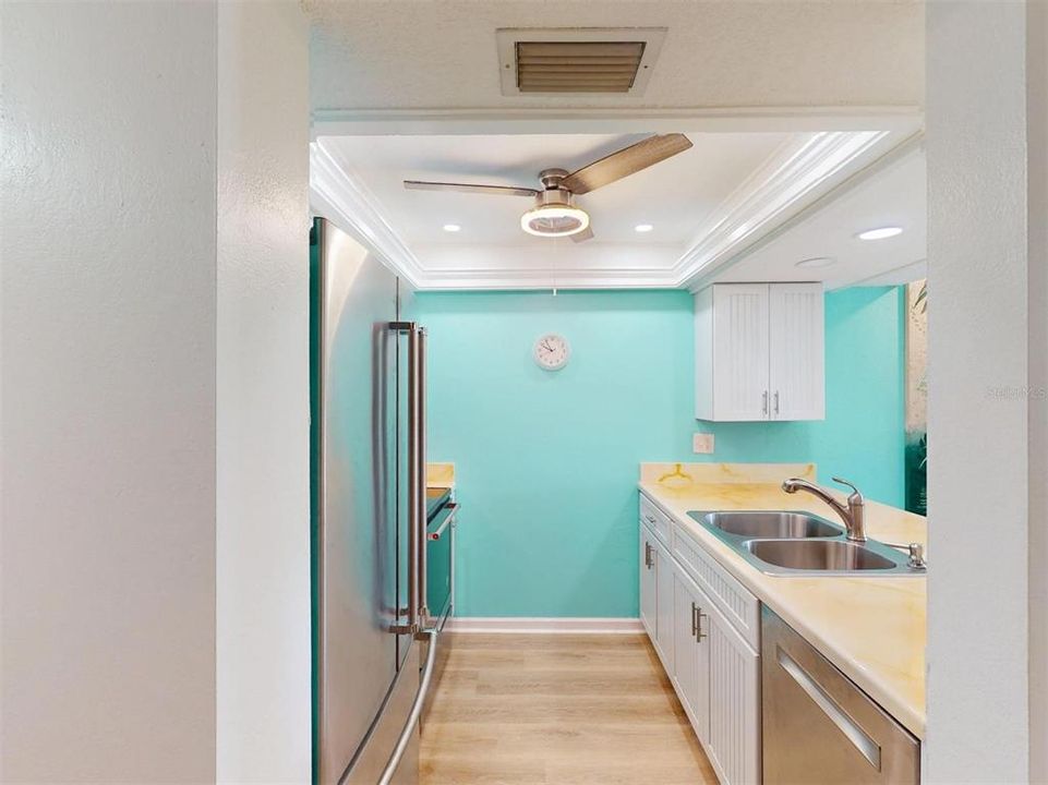 待售: $215,000 (2 贝兹, 2 浴室, 1044 平方英尺)