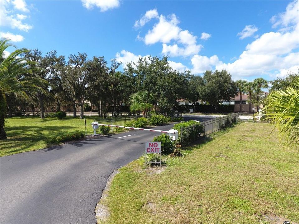 待售: $215,000 (2 贝兹, 2 浴室, 1044 平方英尺)