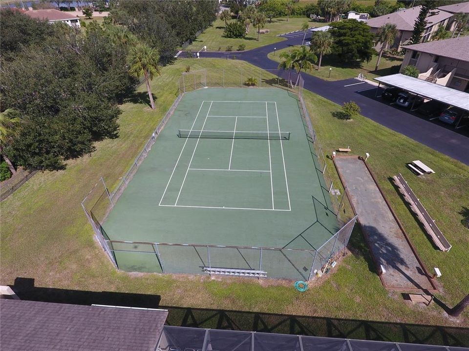 待售: $215,000 (2 贝兹, 2 浴室, 1044 平方英尺)