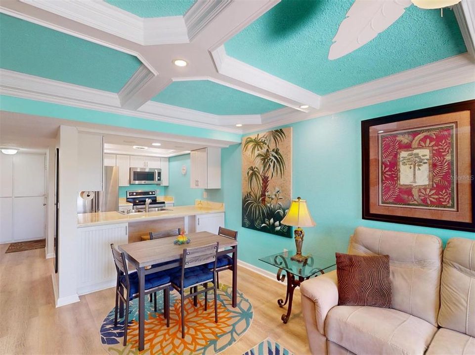 待售: $215,000 (2 贝兹, 2 浴室, 1044 平方英尺)