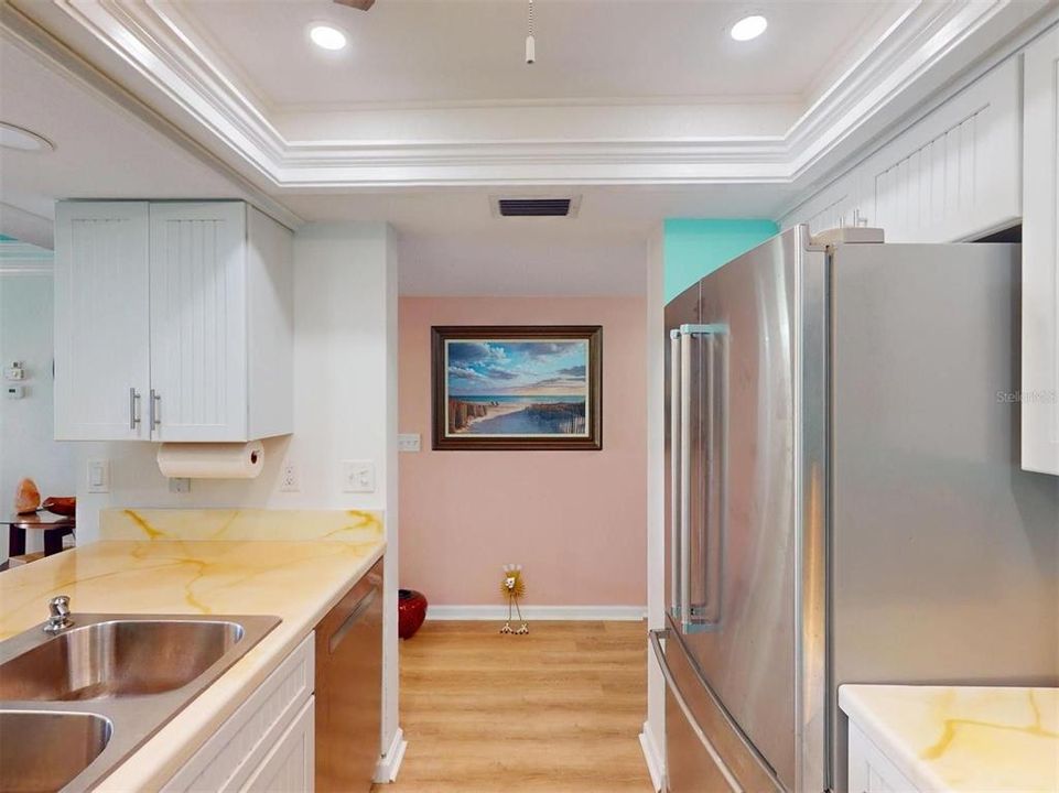 待售: $215,000 (2 贝兹, 2 浴室, 1044 平方英尺)