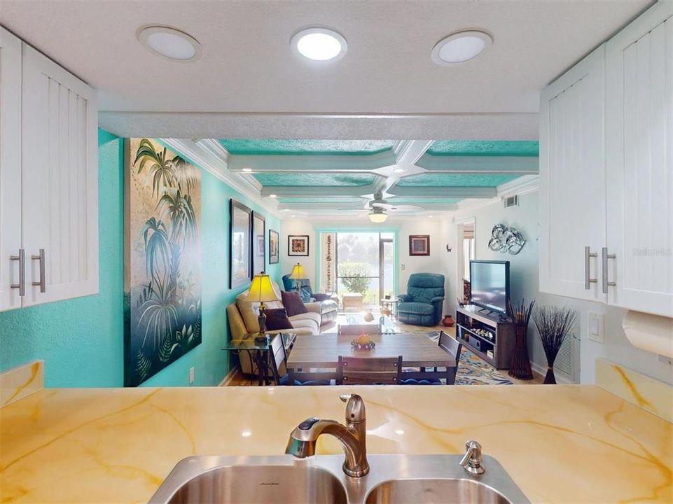 待售: $215,000 (2 贝兹, 2 浴室, 1044 平方英尺)