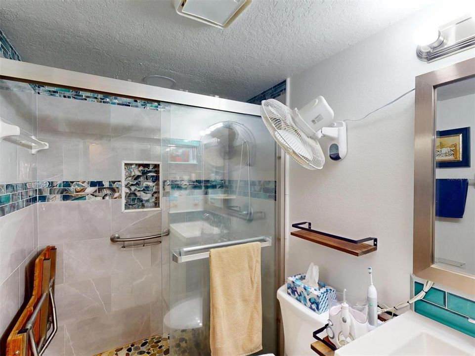 待售: $215,000 (2 贝兹, 2 浴室, 1044 平方英尺)