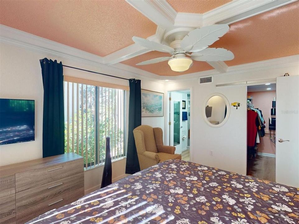 待售: $215,000 (2 贝兹, 2 浴室, 1044 平方英尺)