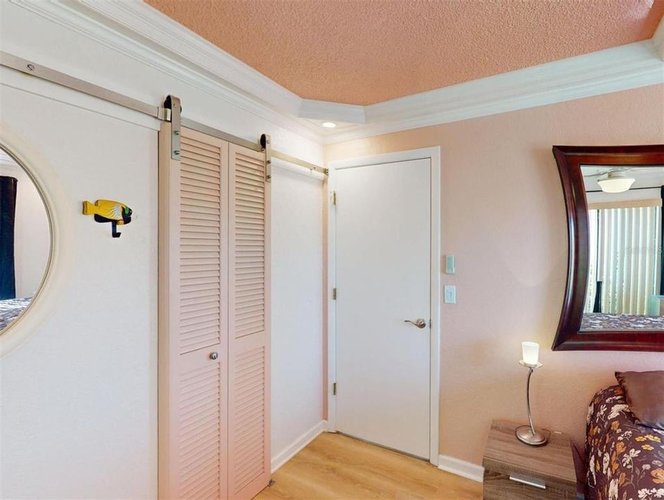 待售: $215,000 (2 贝兹, 2 浴室, 1044 平方英尺)