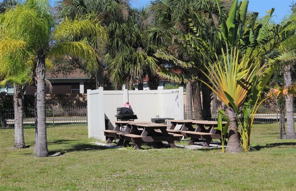 待售: $215,000 (2 贝兹, 2 浴室, 1044 平方英尺)