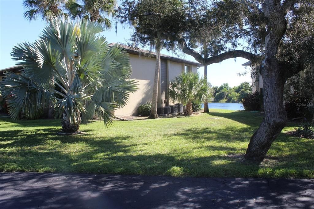 待售: $215,000 (2 贝兹, 2 浴室, 1044 平方英尺)