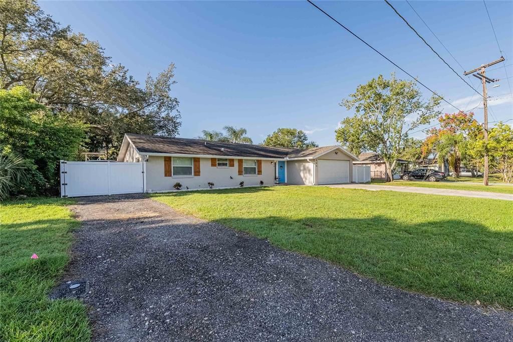 Под контрактом: $324,900 (3 спален, 2 ванн, 1433 Квадратных фут)