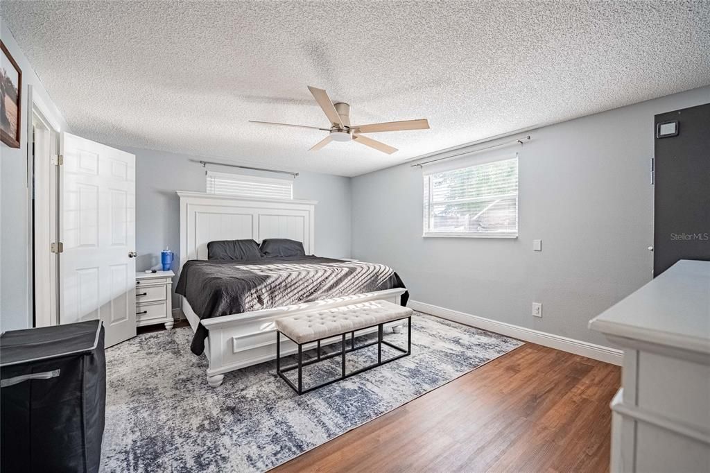 Под контрактом: $324,900 (3 спален, 2 ванн, 1433 Квадратных фут)