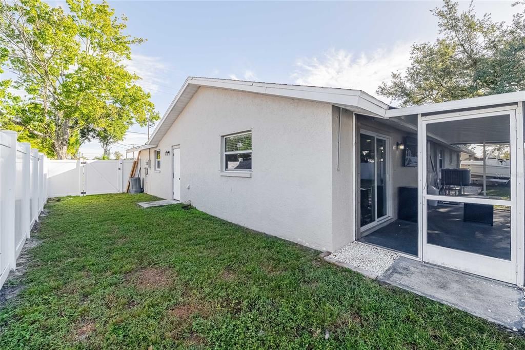 Под контрактом: $324,900 (3 спален, 2 ванн, 1433 Квадратных фут)