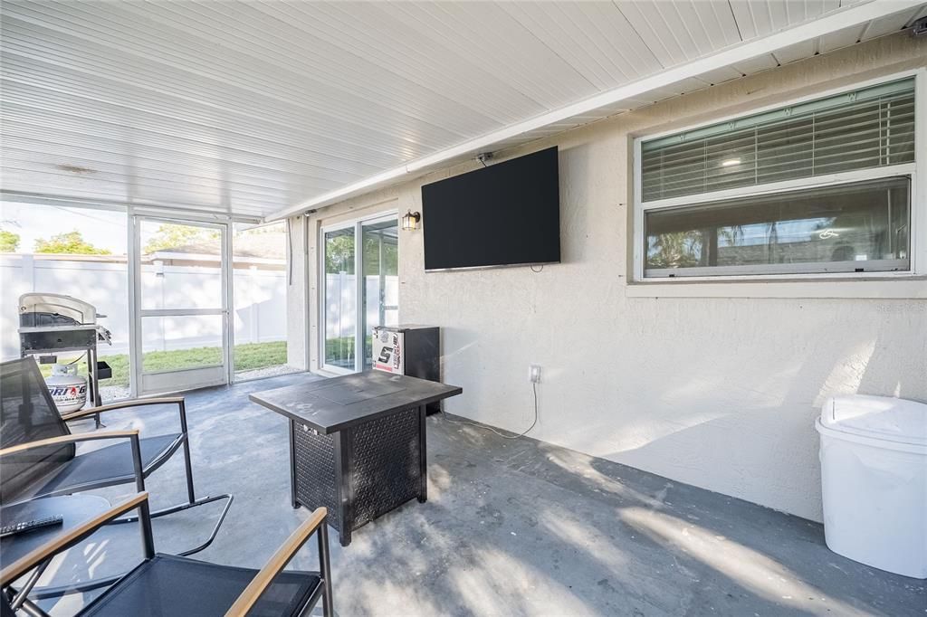 Под контрактом: $324,900 (3 спален, 2 ванн, 1433 Квадратных фут)