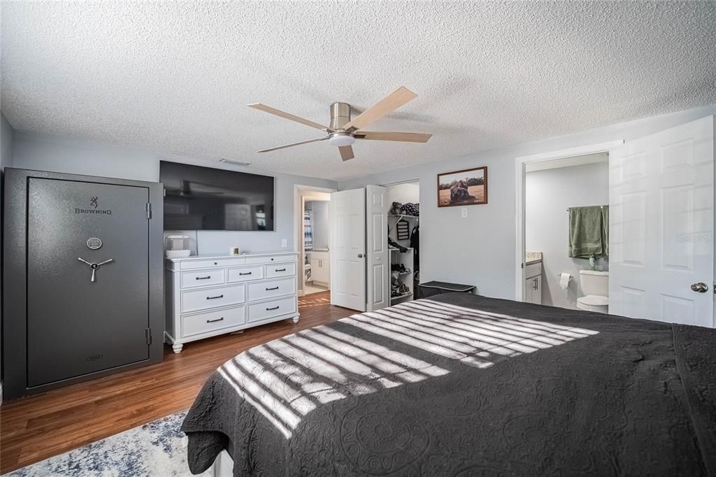 Под контрактом: $324,900 (3 спален, 2 ванн, 1433 Квадратных фут)