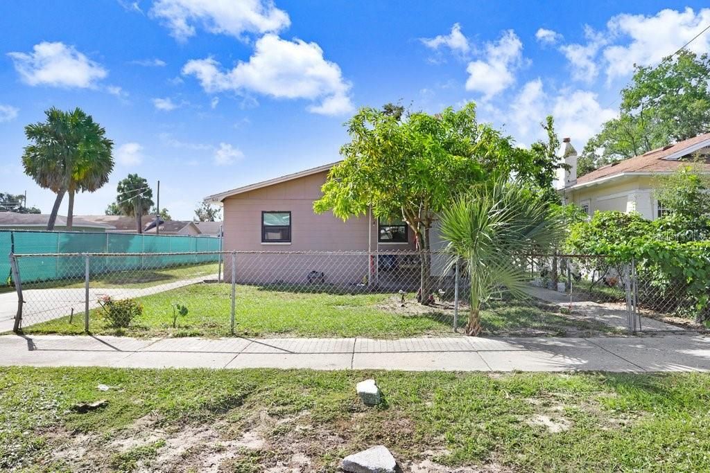 Recently Rented: $1,500 (2 beds, 1 baths, 612.5 Square Feet)