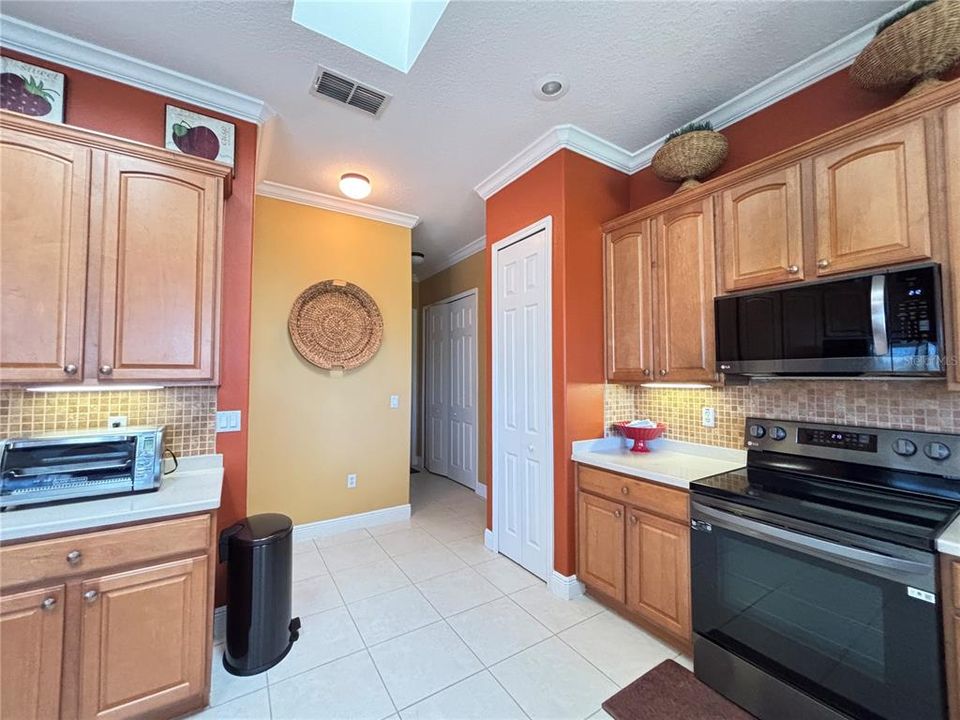 For Rent: $2,600 (3 beds, 2 baths, 2450 Square Feet)