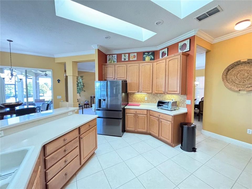 For Rent: $2,600 (3 beds, 2 baths, 2450 Square Feet)