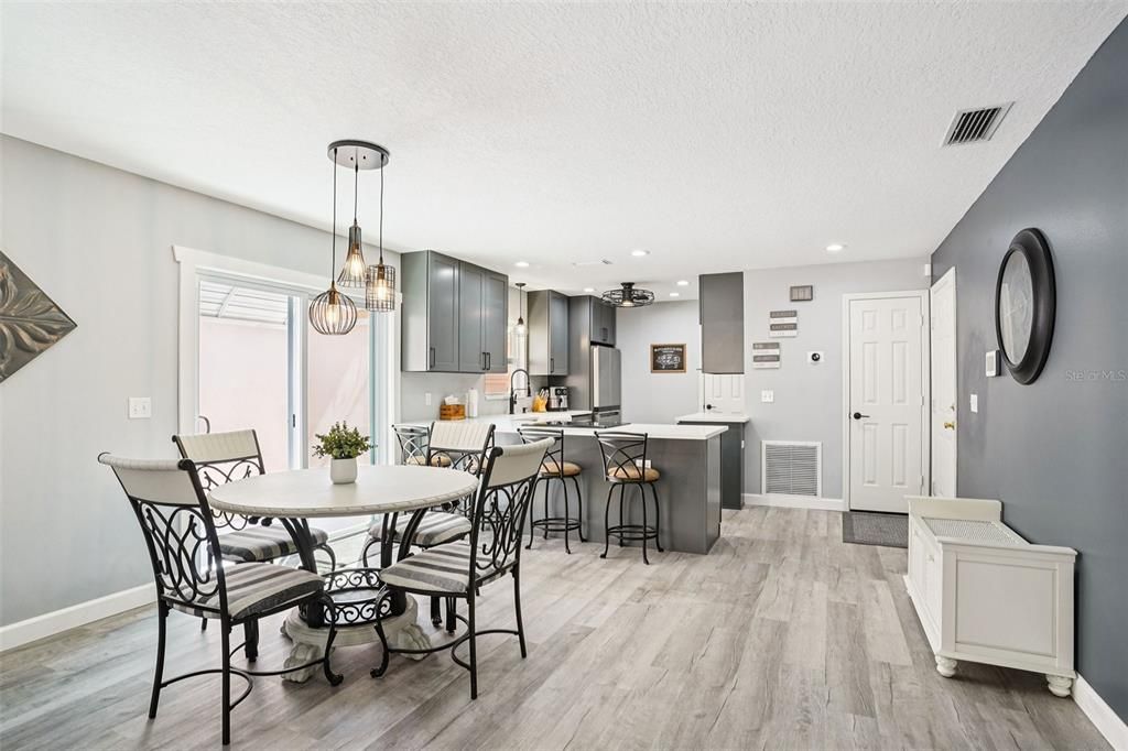 Active With Contract: $340,000 (2 beds, 2 baths, 1268 Square Feet)