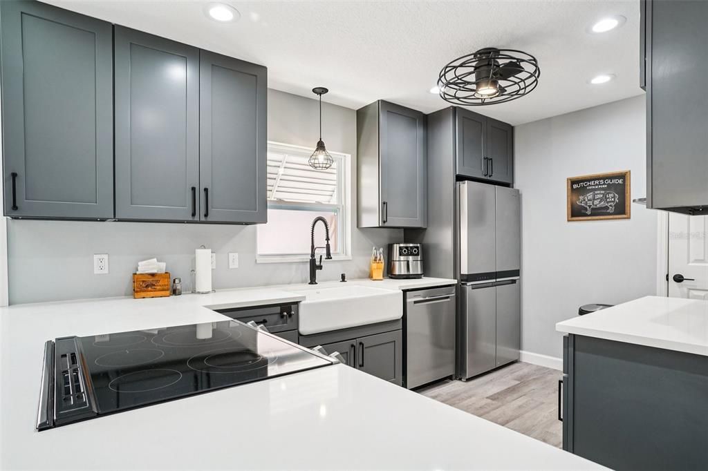 Active With Contract: $340,000 (2 beds, 2 baths, 1268 Square Feet)