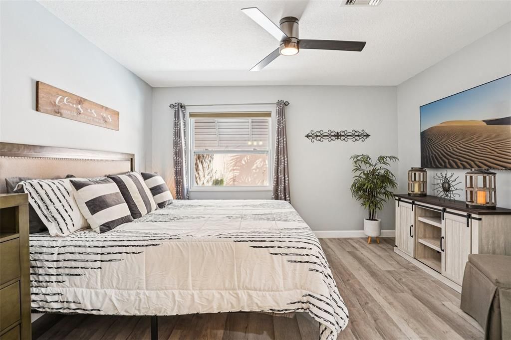 Active With Contract: $340,000 (2 beds, 2 baths, 1268 Square Feet)