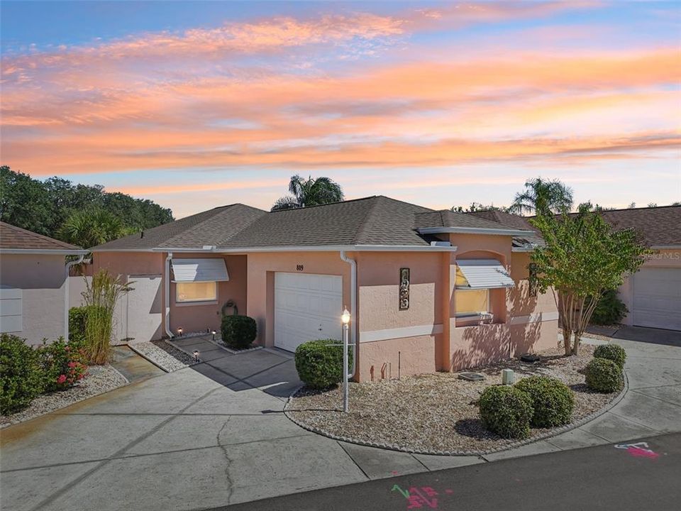 Active With Contract: $340,000 (2 beds, 2 baths, 1268 Square Feet)