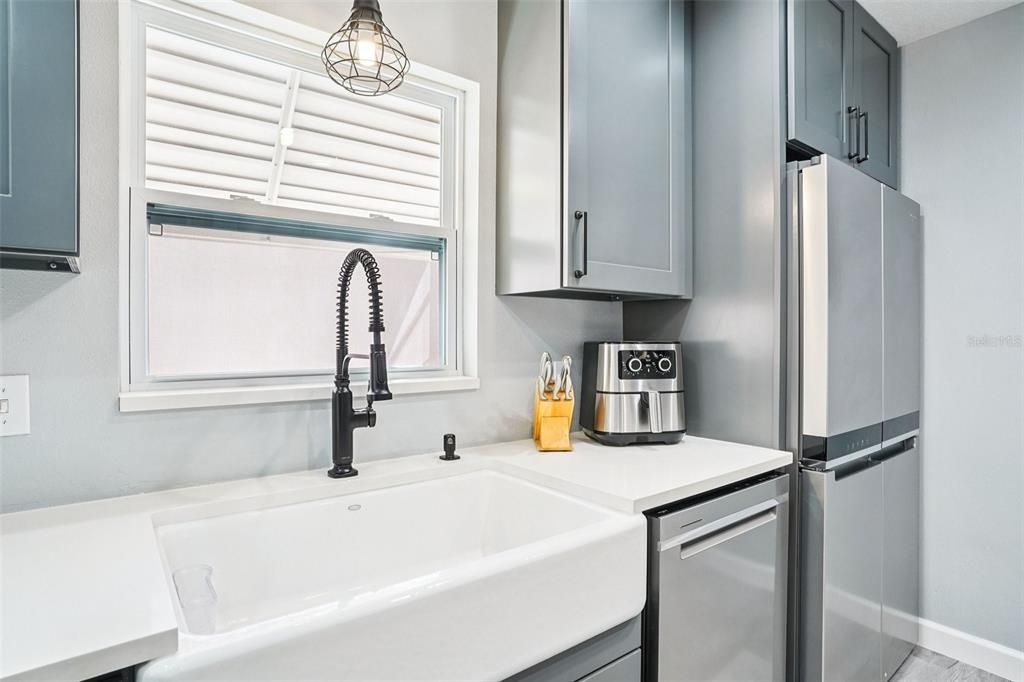 Active With Contract: $340,000 (2 beds, 2 baths, 1268 Square Feet)