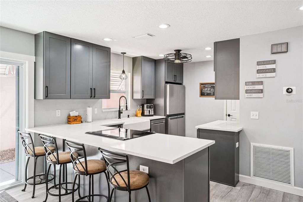 Active With Contract: $340,000 (2 beds, 2 baths, 1268 Square Feet)