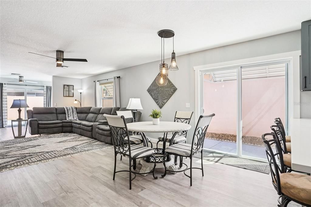 Active With Contract: $340,000 (2 beds, 2 baths, 1268 Square Feet)