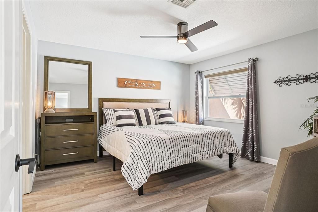 Active With Contract: $340,000 (2 beds, 2 baths, 1268 Square Feet)